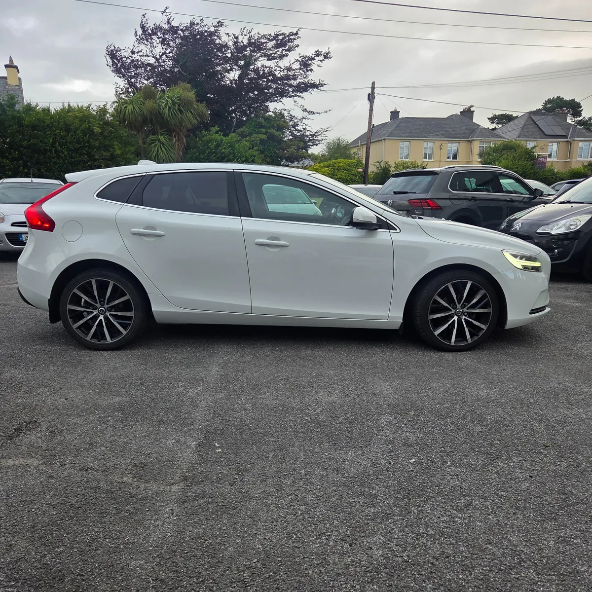 Volvo V40 2017 2.0 5DR Inscription D2 - Image 4