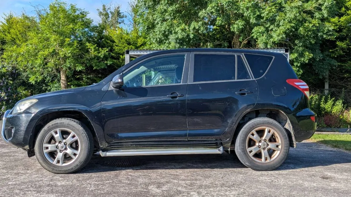 2010 Toyota RAV4 2.2 D-4D 4WD | Leather | Towbar - Image 2