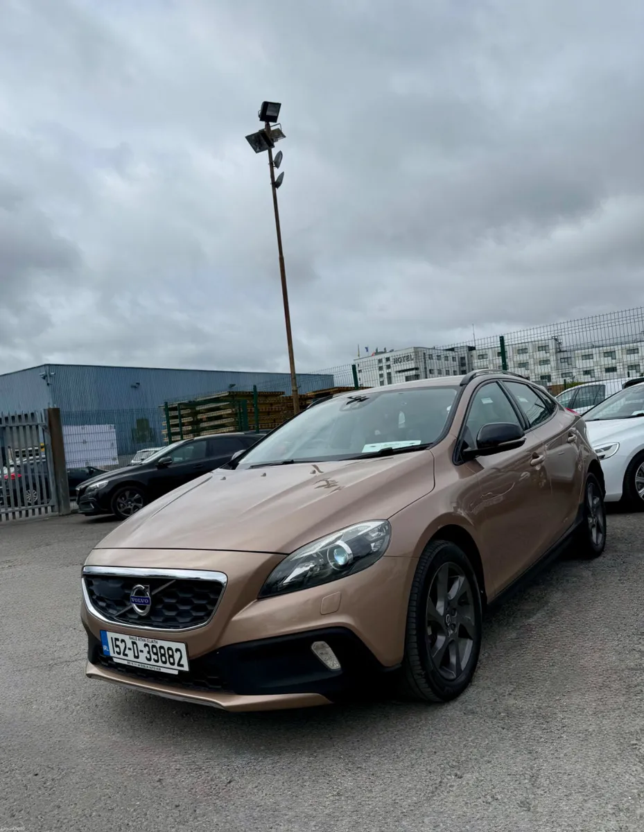 VOLVO V40 2015 2.0, DIESEL CROSS COUNTRY - Image 3
