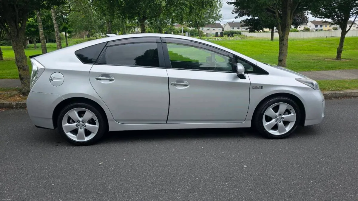 Toyota plug in hybrid - Image 3