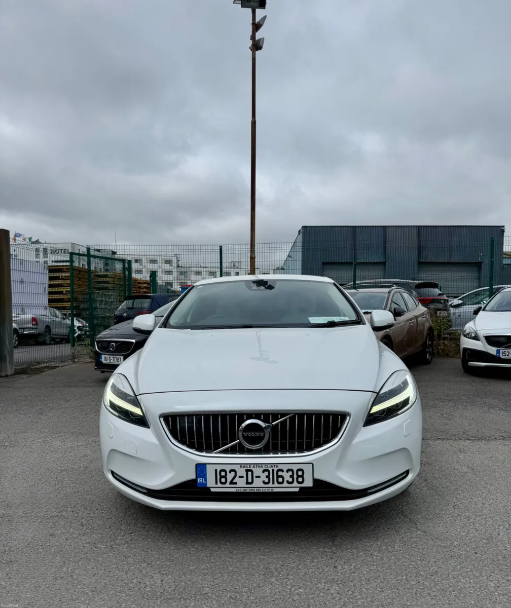VOLVO V40 2018 2.0, DIESEL D4 - Image 2