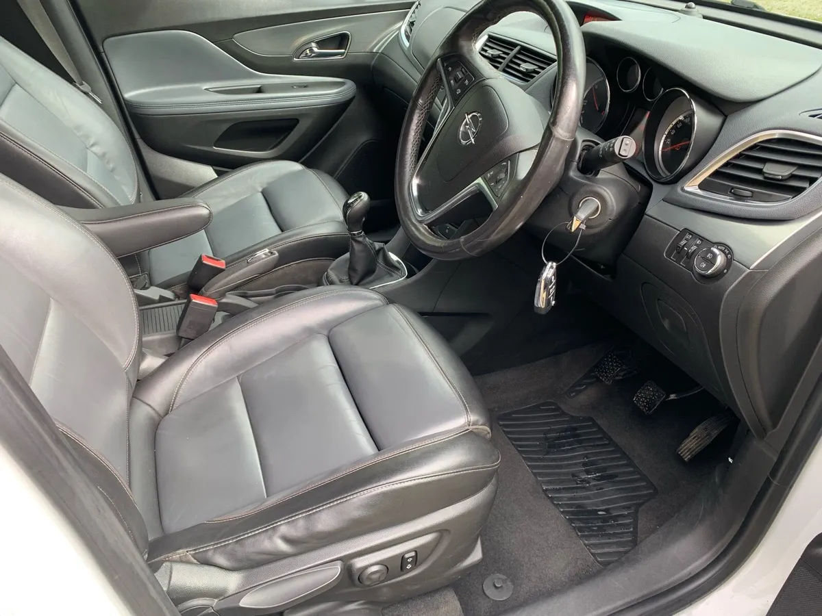 Car - Image 6