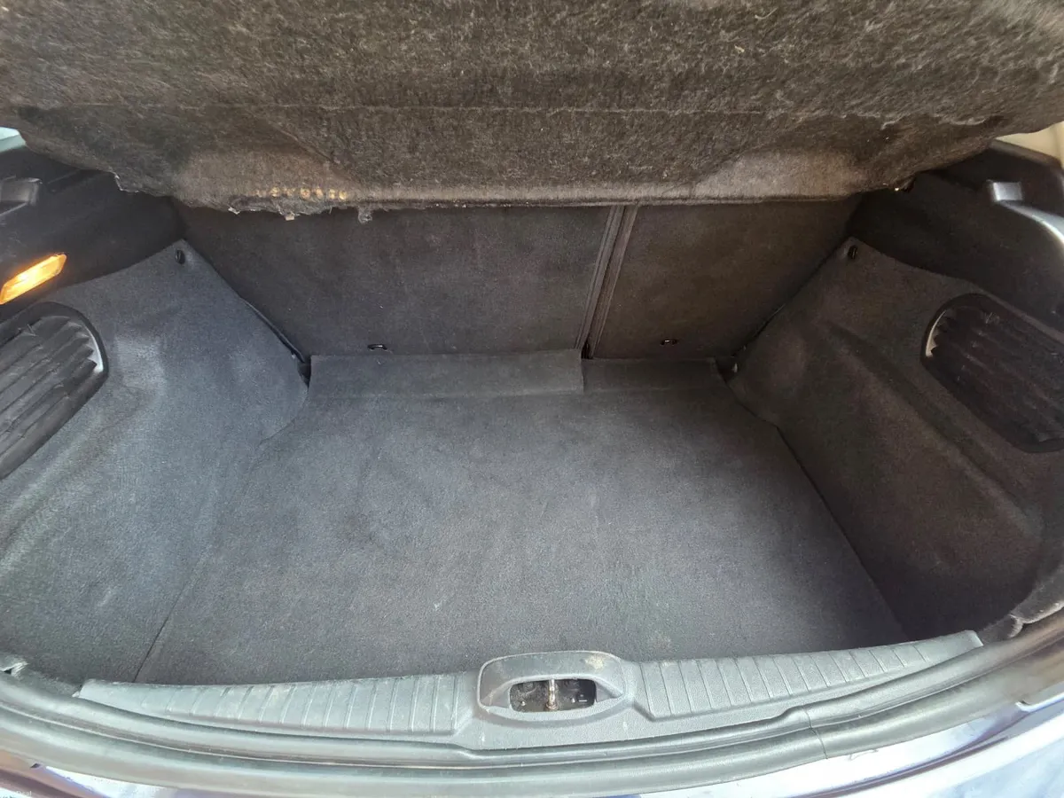 Peugeot 208 2017 - Image 5