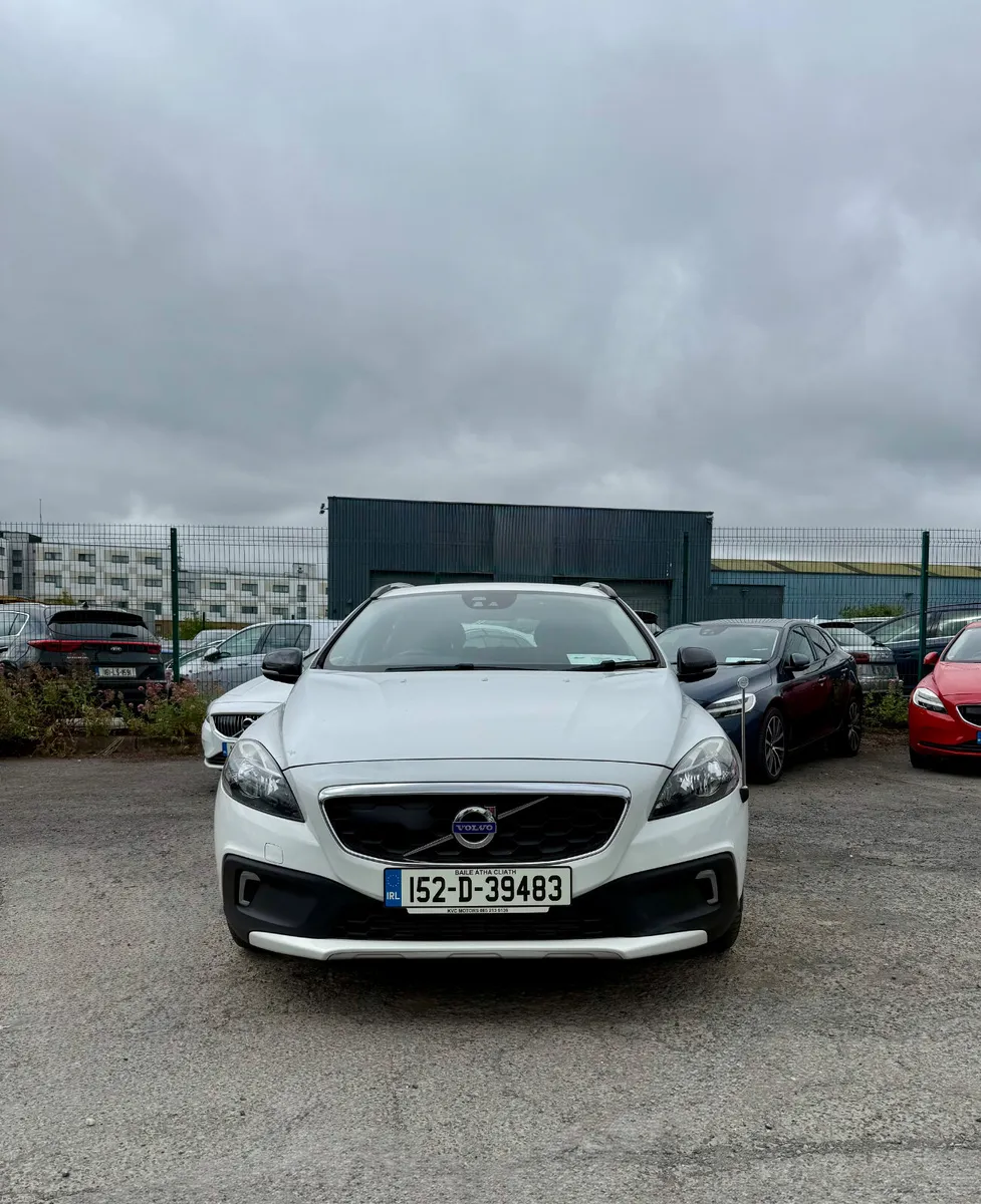 VOLVO V40 2015 2.0, DIESEL CROSS COUNTRY - Image 2