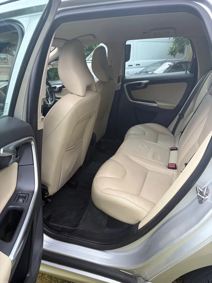 Volvo XC60 2017 - Image 4