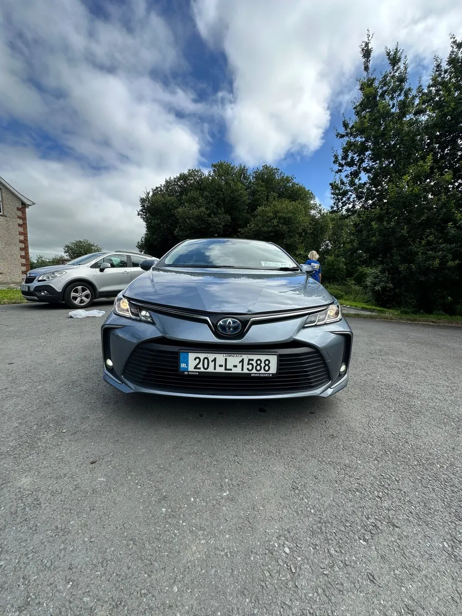 2020 Toyota Corolla Saloon 1.8 Petrol Hybrid Autom - Image 2