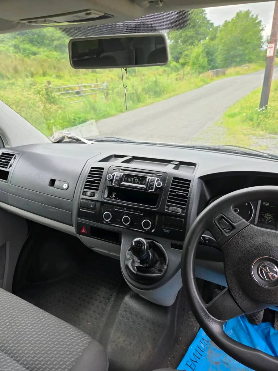 VW Transporter Shuttle - Image 5