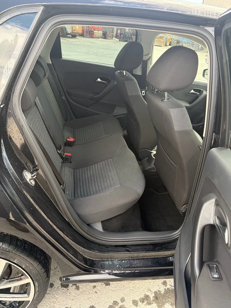 Volkswagen polo - Image 4