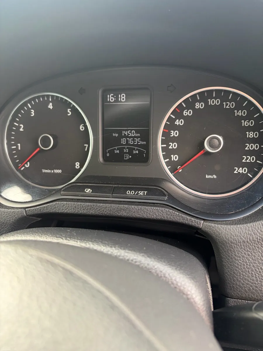 Volkswagen polo - Image 2