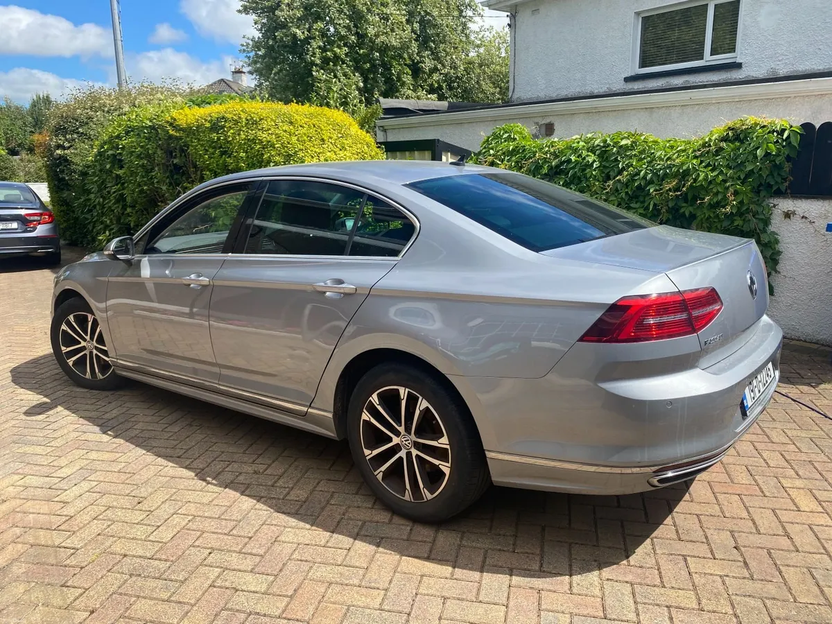 Volkswagen Passat RLINE 2.0 TDI MANUAL 6SPEED FWD - Image 2