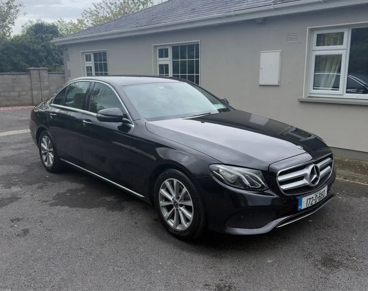 2017 (172) Mercedes E200D Black - Image 3