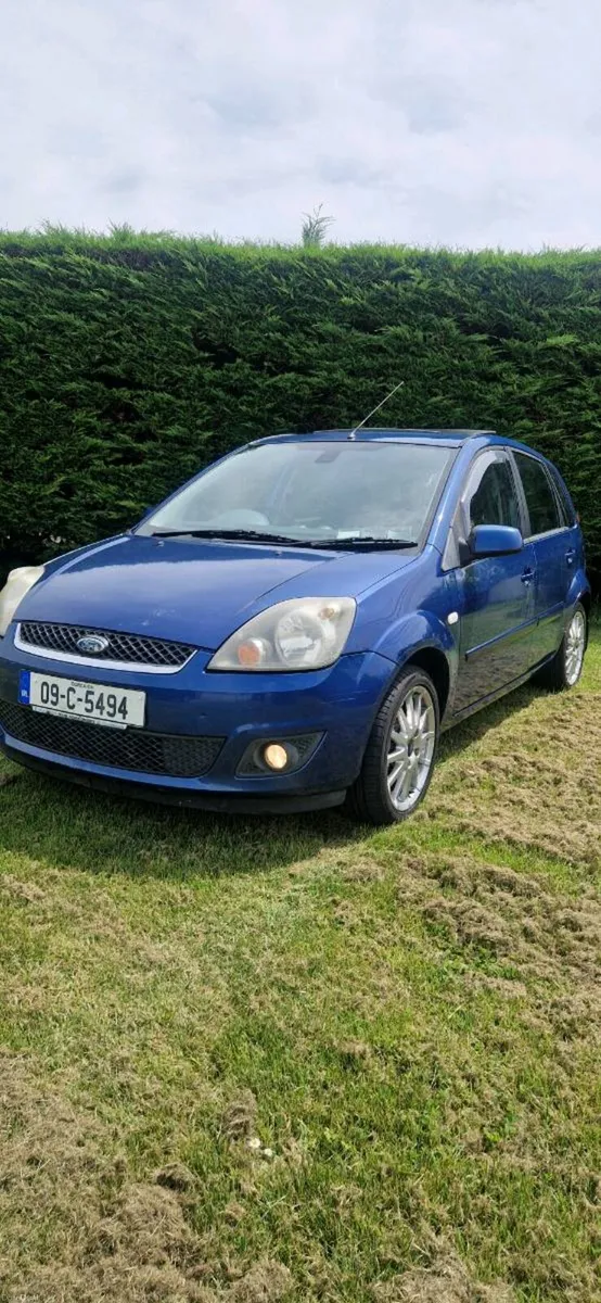 Ford fiesta New Nct 08/27 - Image 2