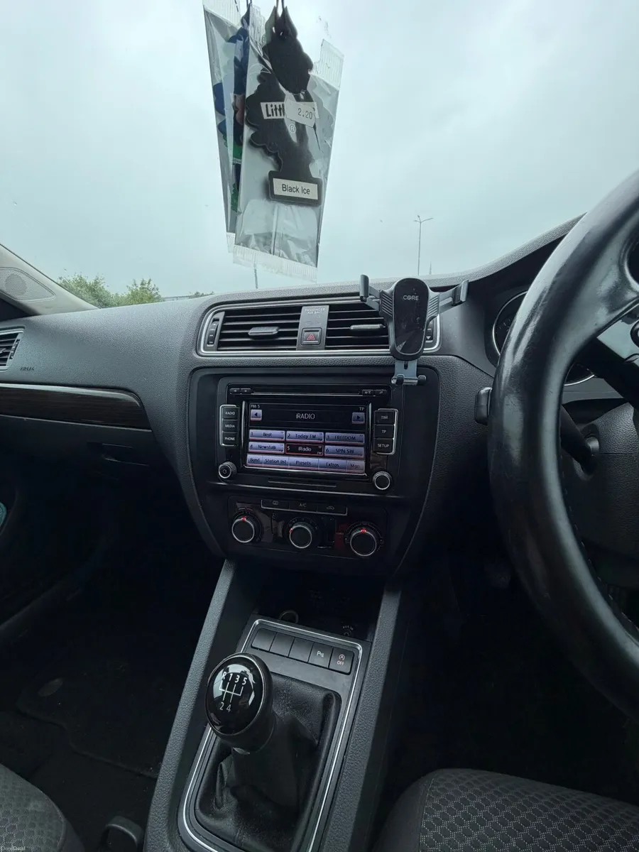 Volkswagen Jetta 2015 - Image 4