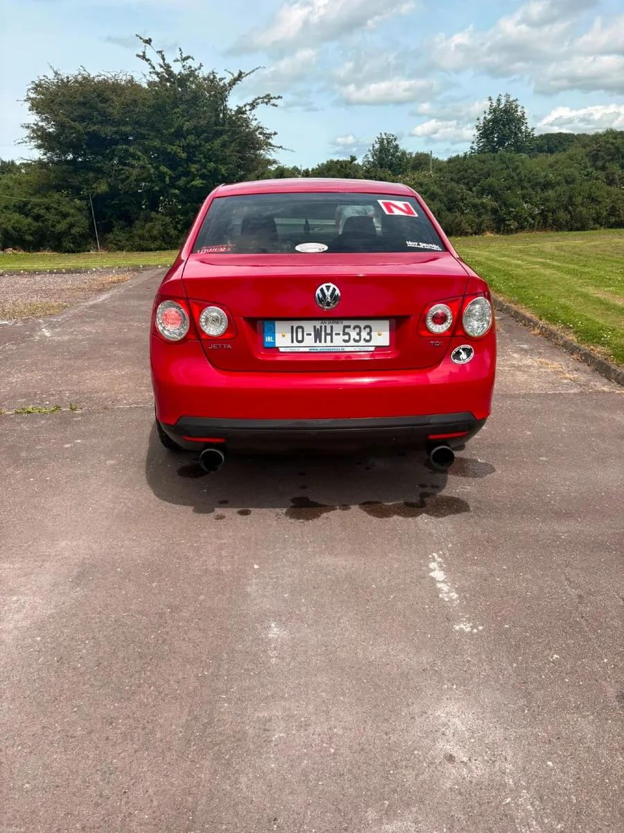Volkswagen Jetta 2010 - Image 4