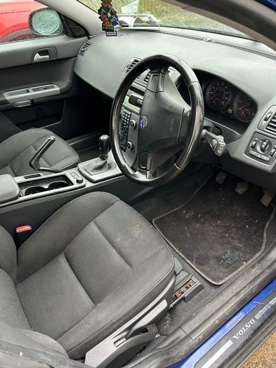 2010 Volvo V50 - Image 2