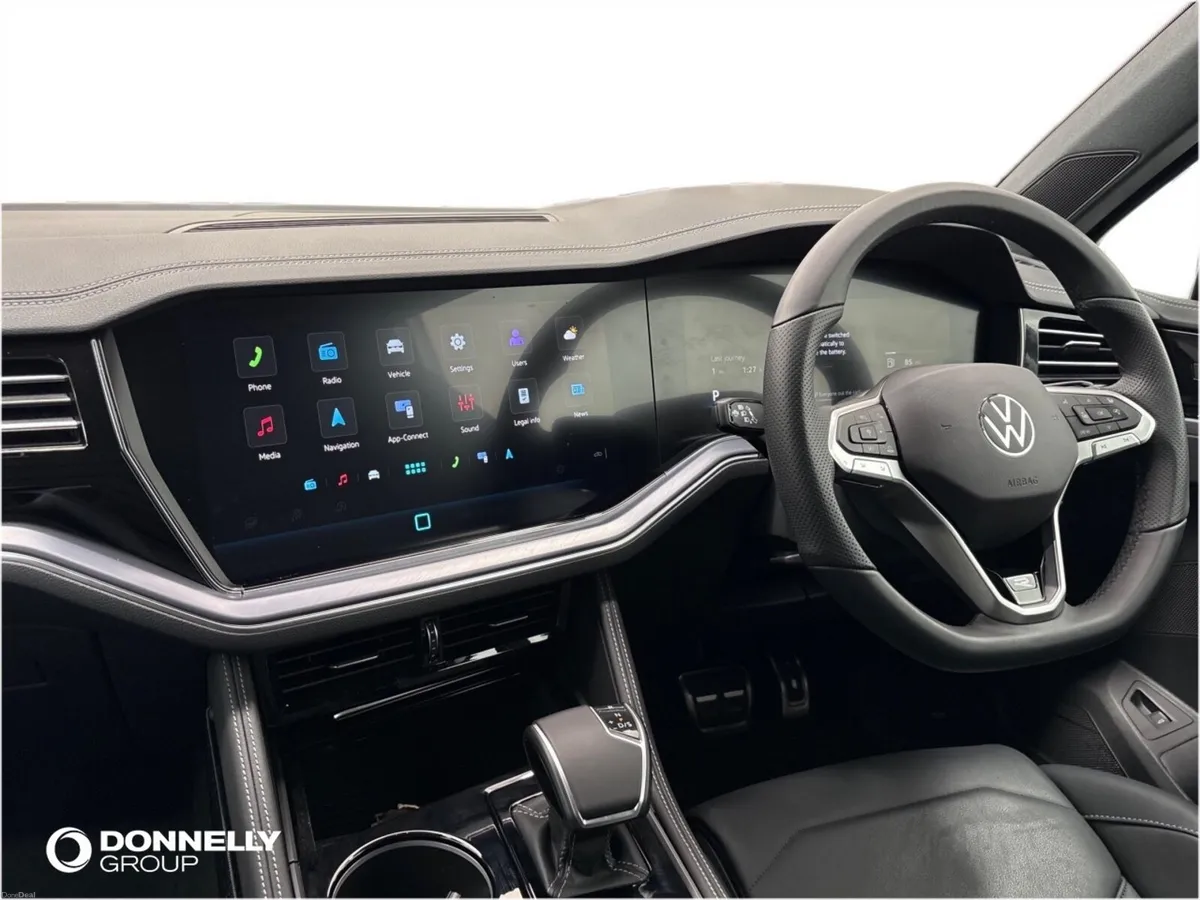 Volkswagen Touareg Diesel Estate Black Edition - Image 2