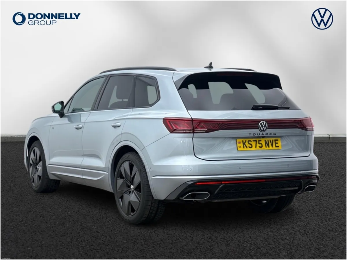 Volkswagen Touareg Diesel Estate Black Edition - Image 3