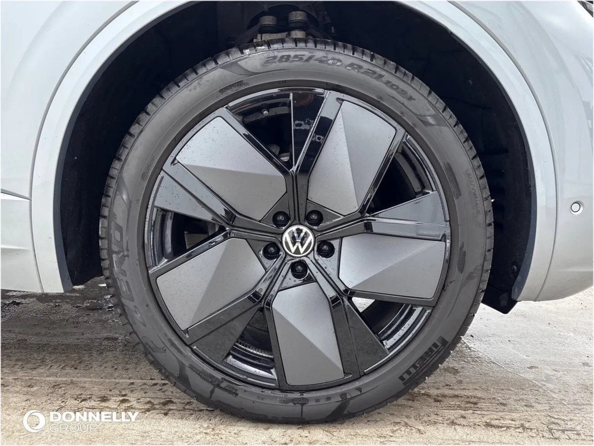 Volkswagen Touareg Diesel Estate Black Edition - Image 5