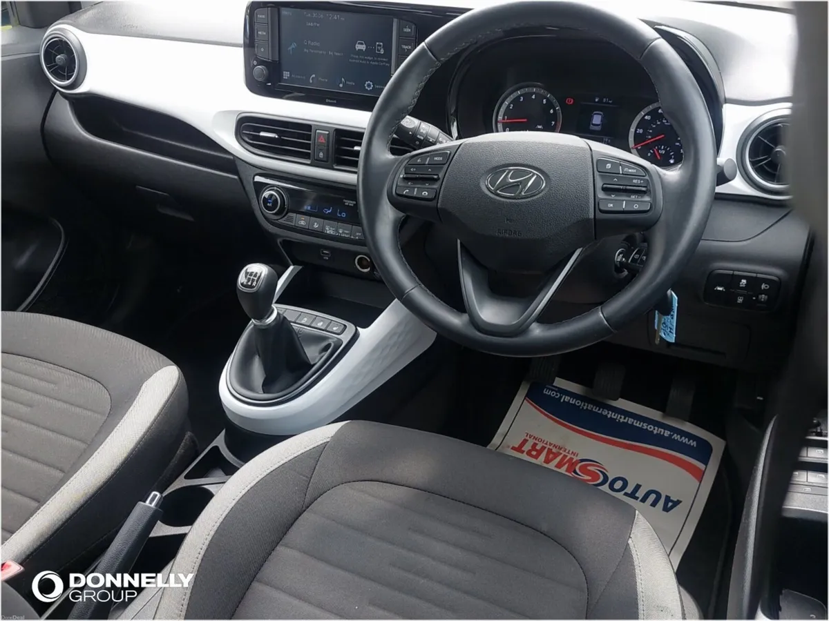 Hyundai i10 Hatchback Premium - Image 4
