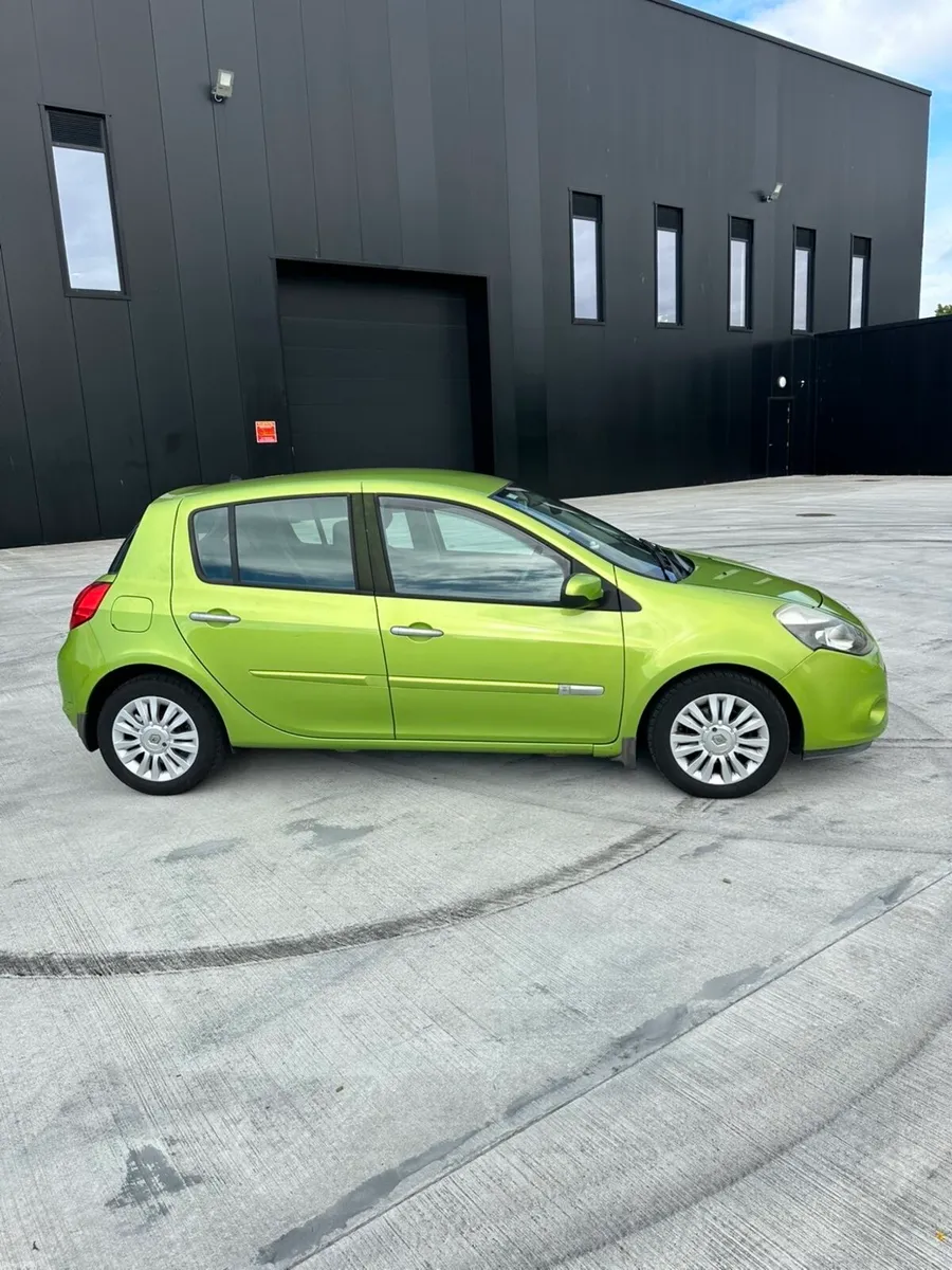 2010 Renault Clio - Image 1