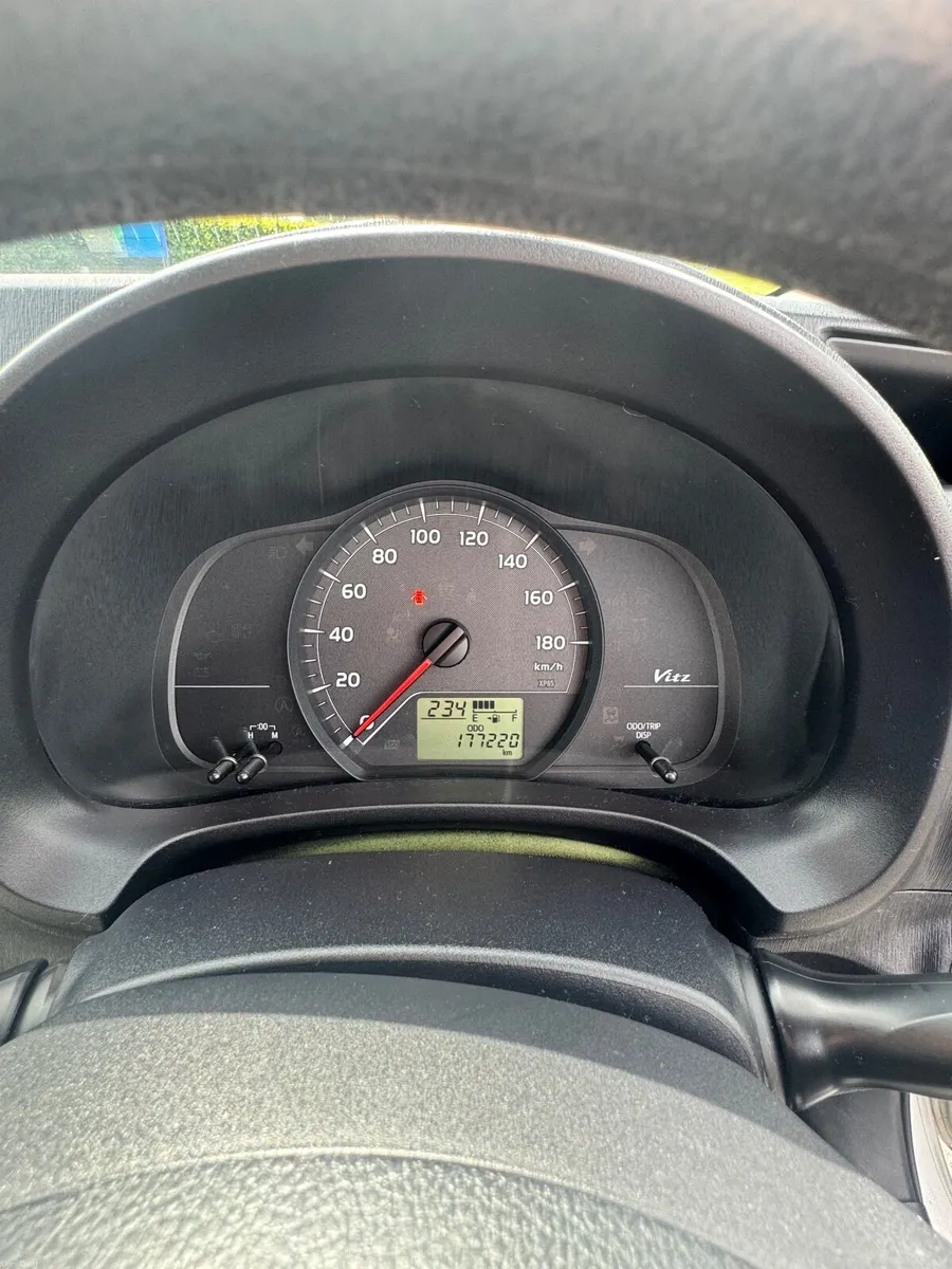 Toyota Vitz 2012 White Automatic - Image 4