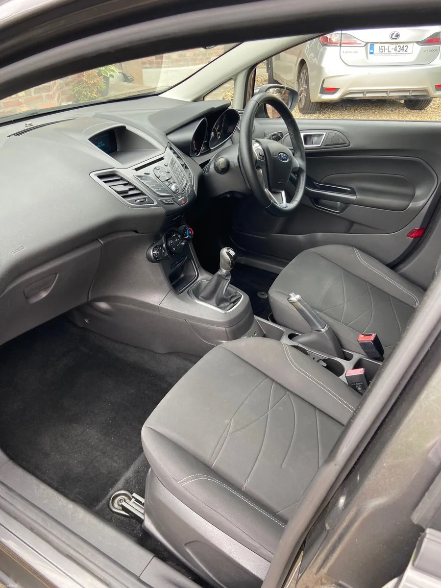 Ford Fiesta 2016 - Image 2
