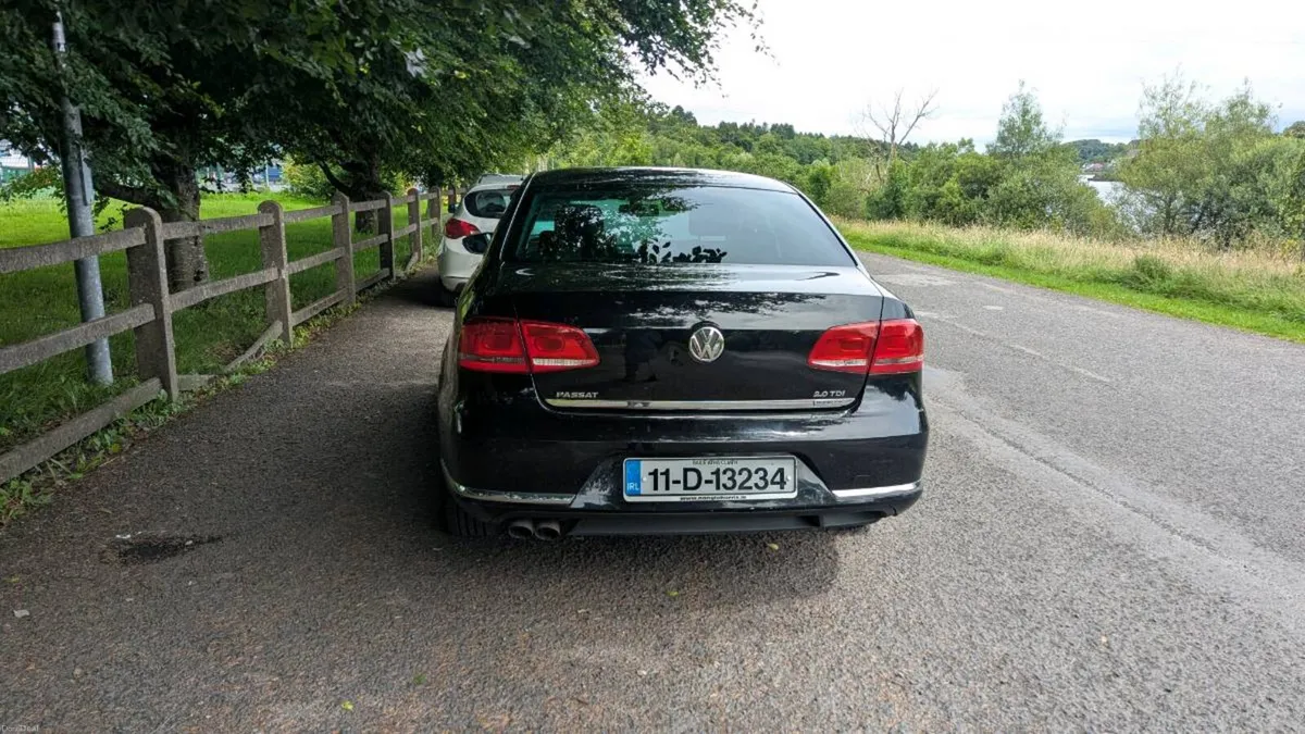 Volkswagen Passat 2011 - Image 3