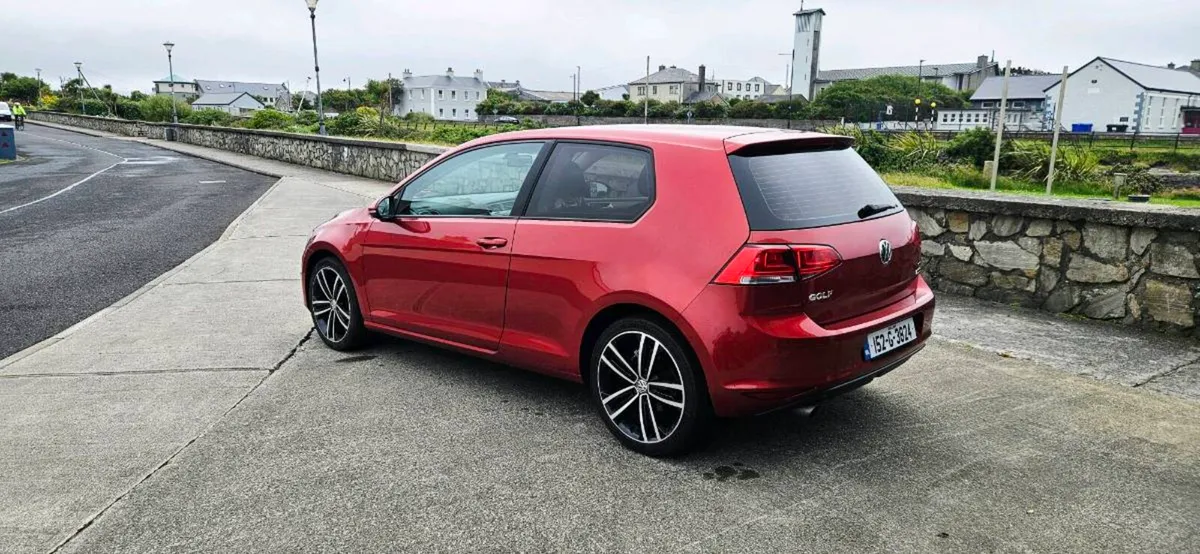 2015 Volkswagen Golf - Image 1