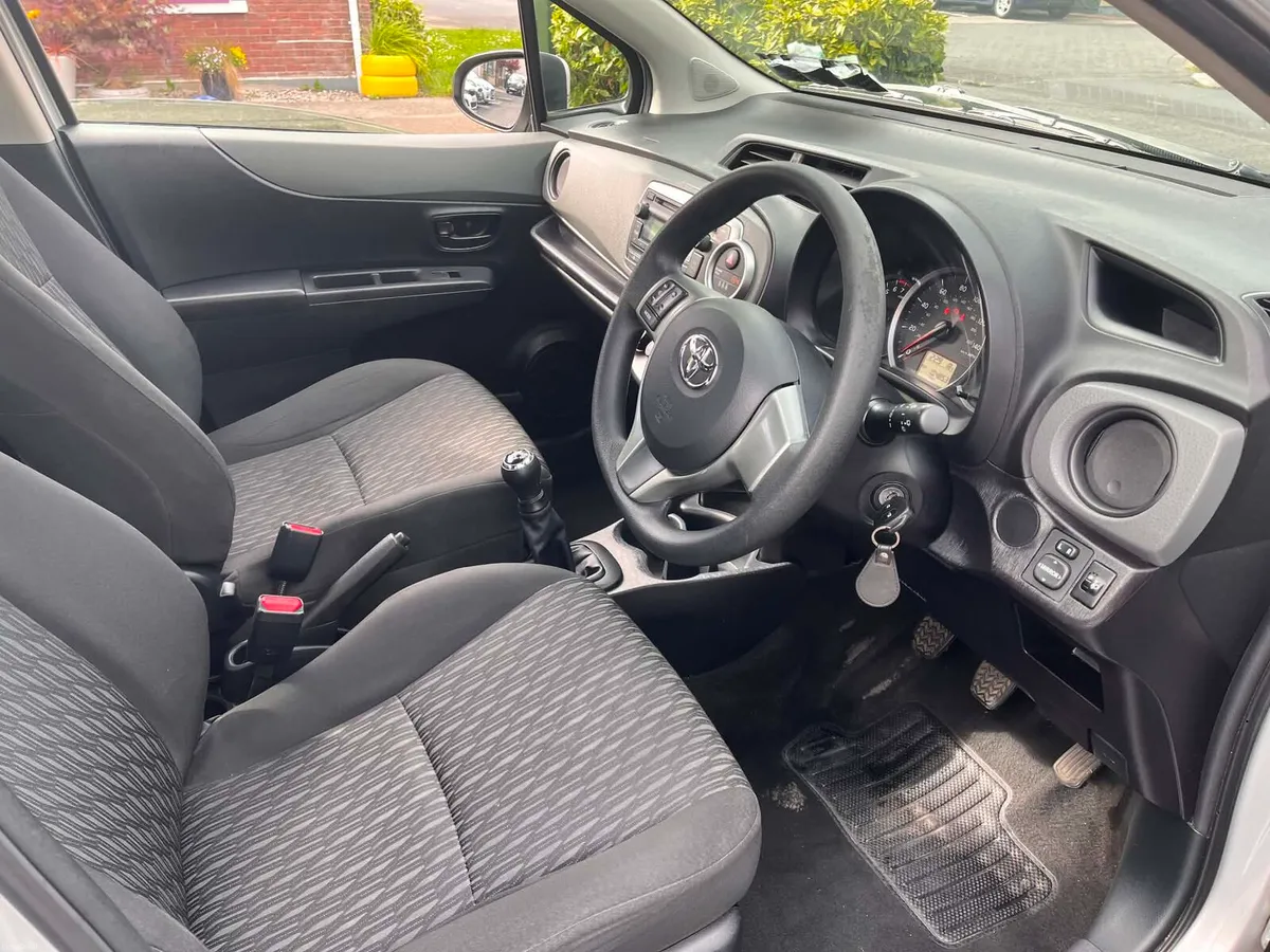 Toyota Yaris 2012 1l Petrol Hatchback - Image 4