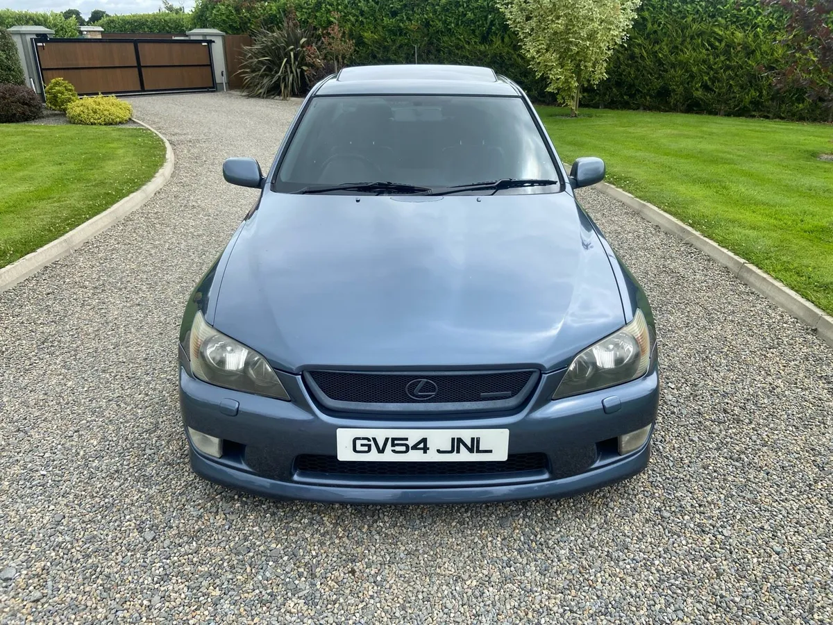 2004 LEXUS IS200 SPORT SUNROOF - Image 4