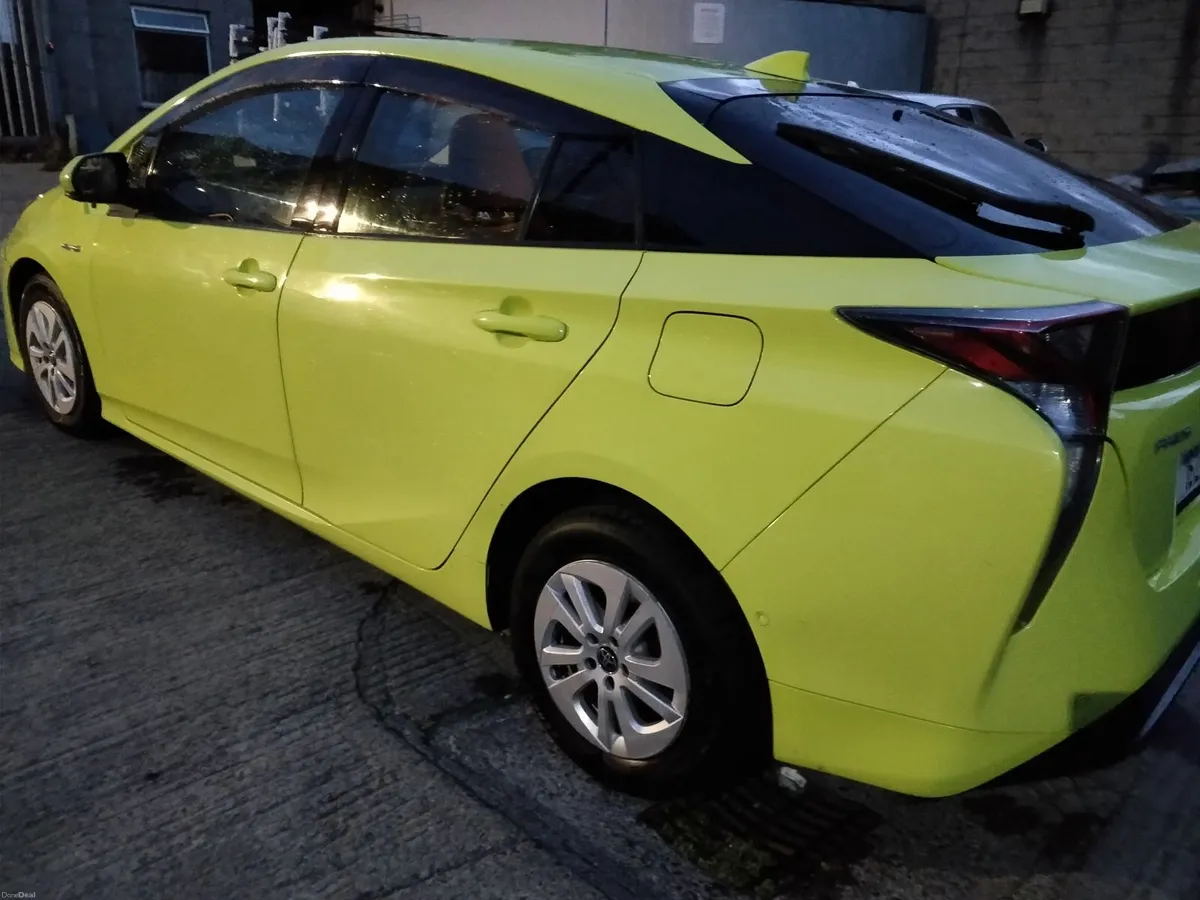 Toyota Prius 2016 High Specs - Image 2