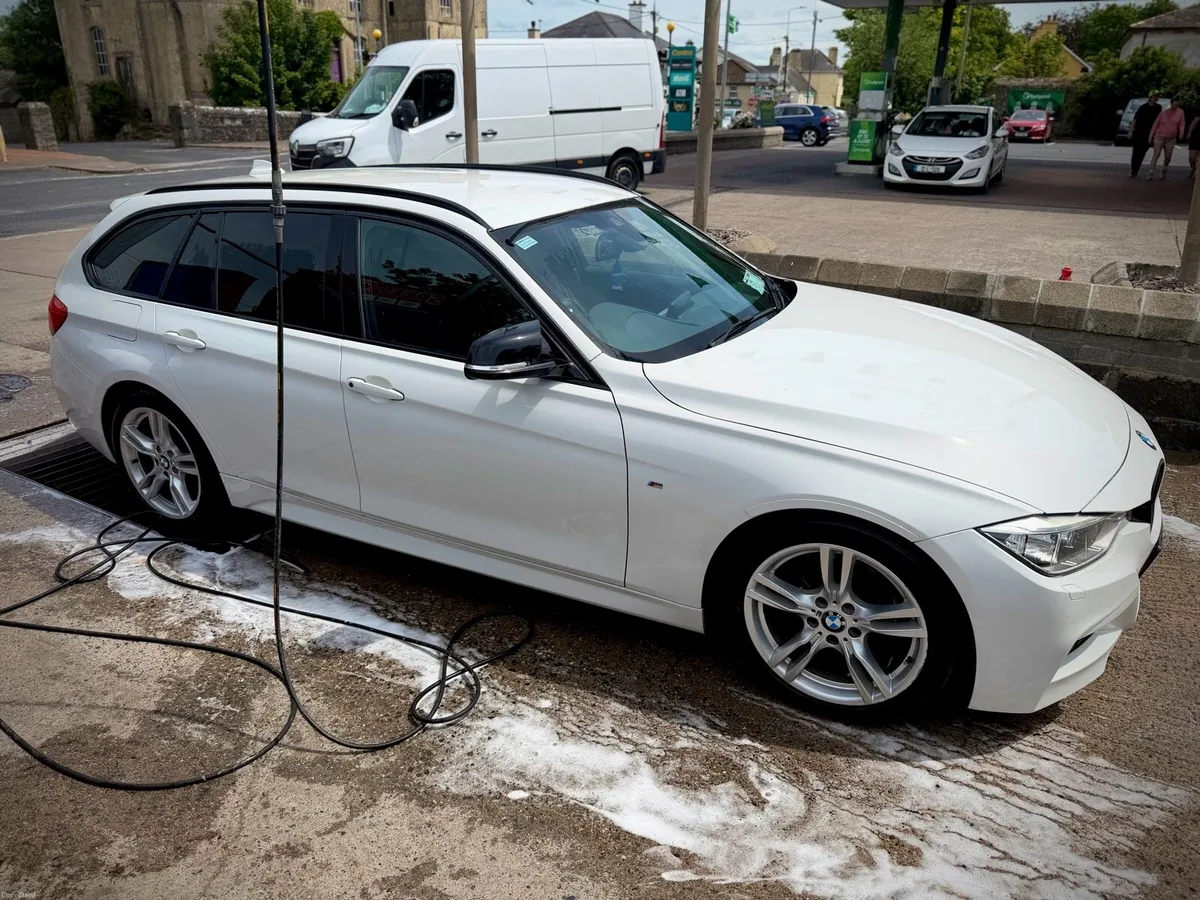BMW 320D M Sport Touring (Estate) - Image 4