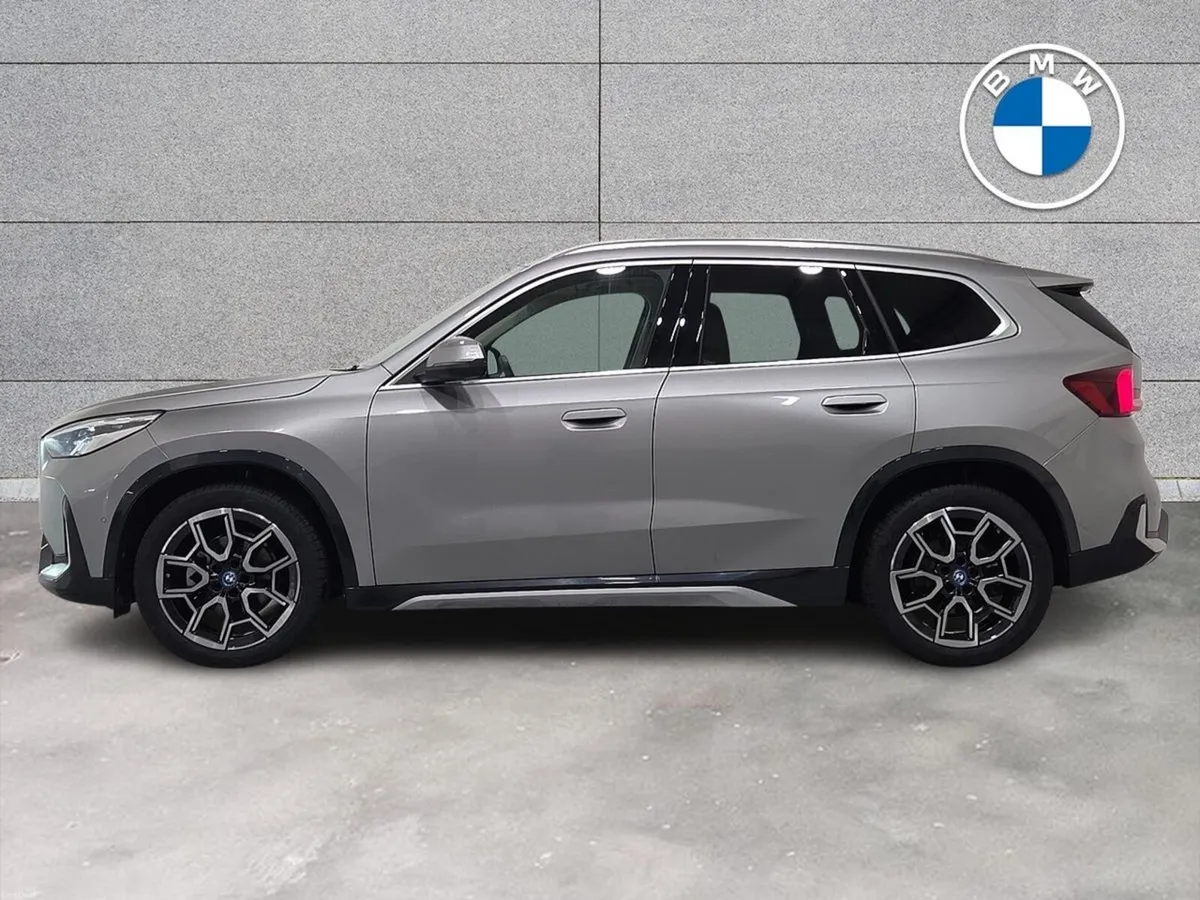 BMW iX1 eDrive20 xLine - Image 4