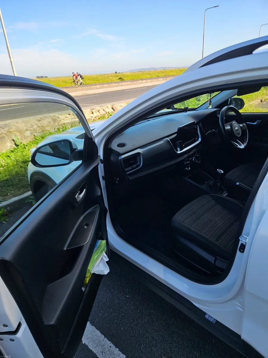 Kia Stonic 2022 - Image 4