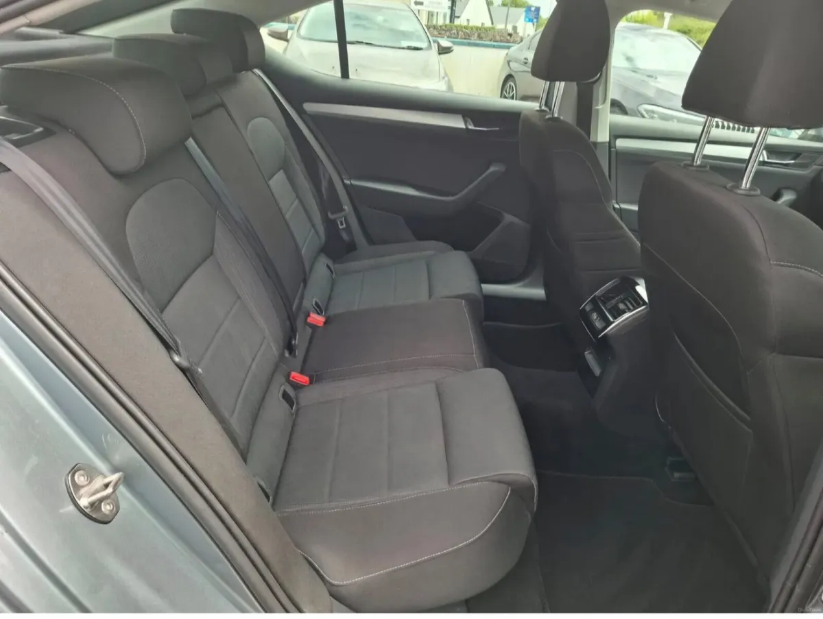 Skoda Superb 2018 - Image 2