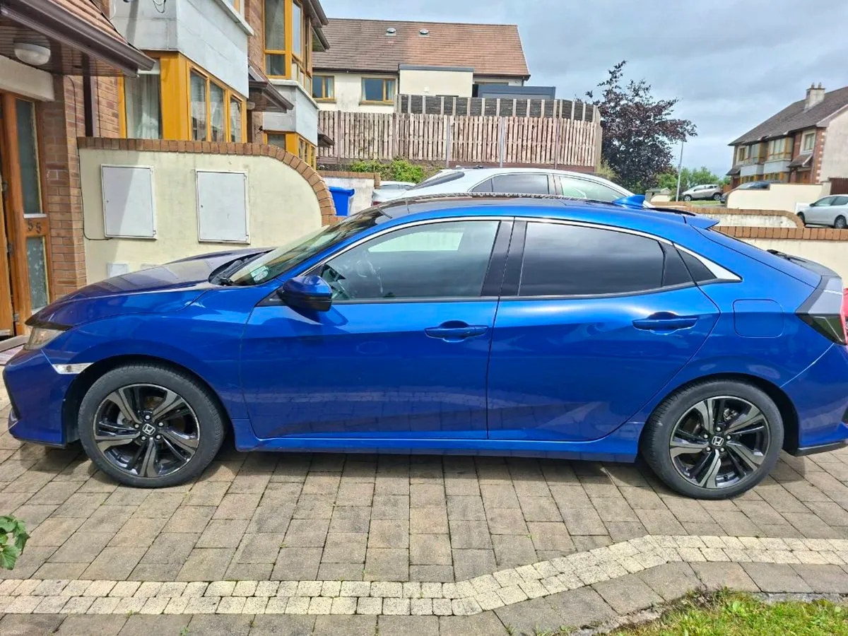 Honda Civic 2018 - Image 2