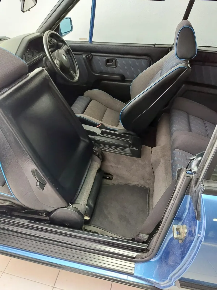 Bmw e30 convertible neon blue - Image 4