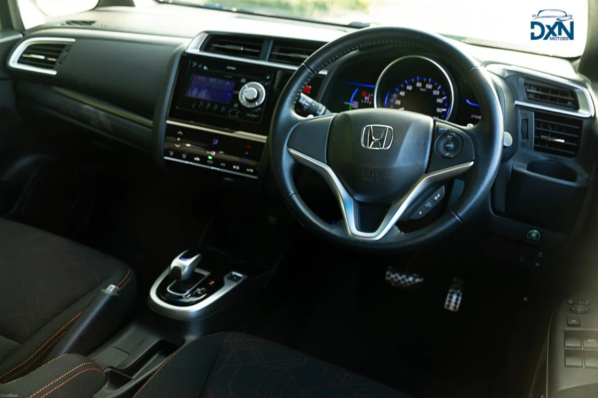 Honda Fit 2015 77000 KM - Image 4