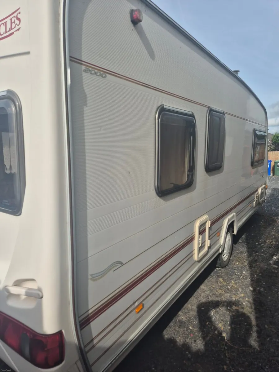 Eccles Sterling Amethyst 5 berth caravan - Image 4