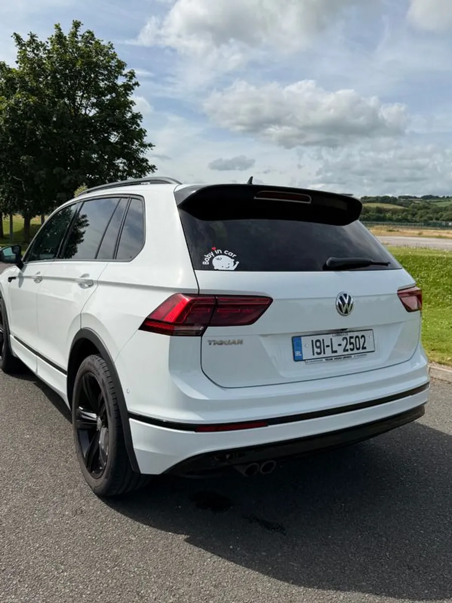 2019 Volkswagen Tiguan R-Line - Black Edition - Panoramic Sunroof - Image 4