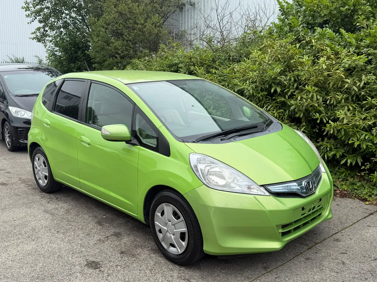 Honda Fit 1.3 Hybrid Low KM - Image 3