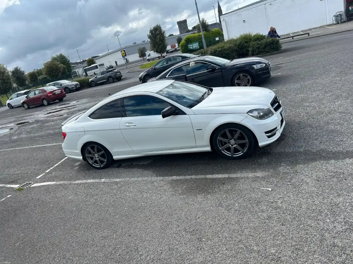 Mercedes-Benz C-Class 2012 - Image 4