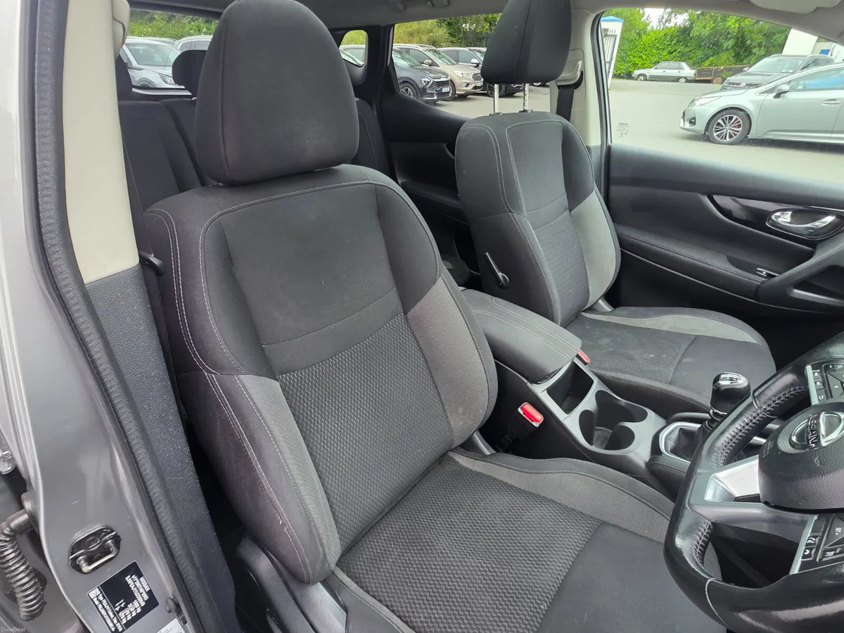 2018 Nissan Qashqai 1.2 SV // PANORAMIC ROOF - Image 4