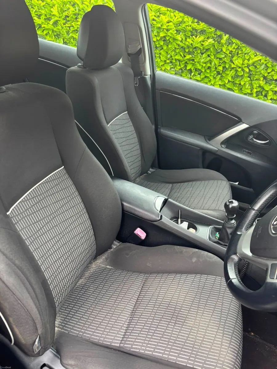 Toyota Avensis 2012 - Image 6