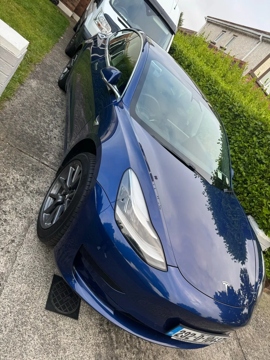 Tesla Model 3 - Image 2
