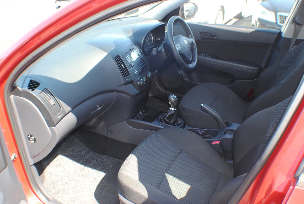Hyundai i30 2011 - Image 2
