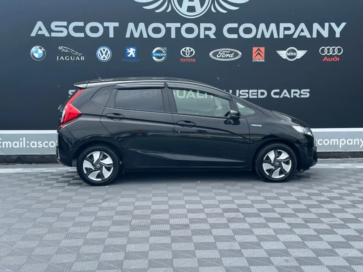 Honda Fit 1.5 Petrol Hybrid, Auto - Image 4