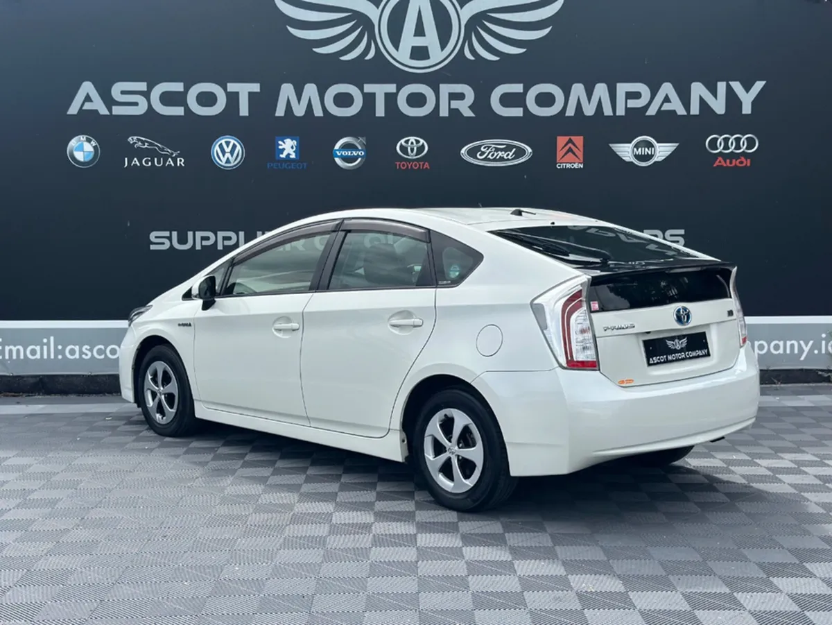 Toyota Prius 1.8L petrol Hybrid Automatic - Image 6