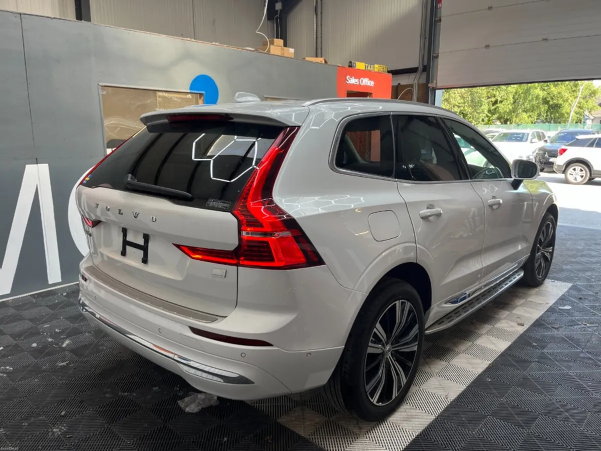 Volvo XC60 2022 VOLVO XC60 T6 PLUG-IN 2.0 AUTOMATI - Image 2