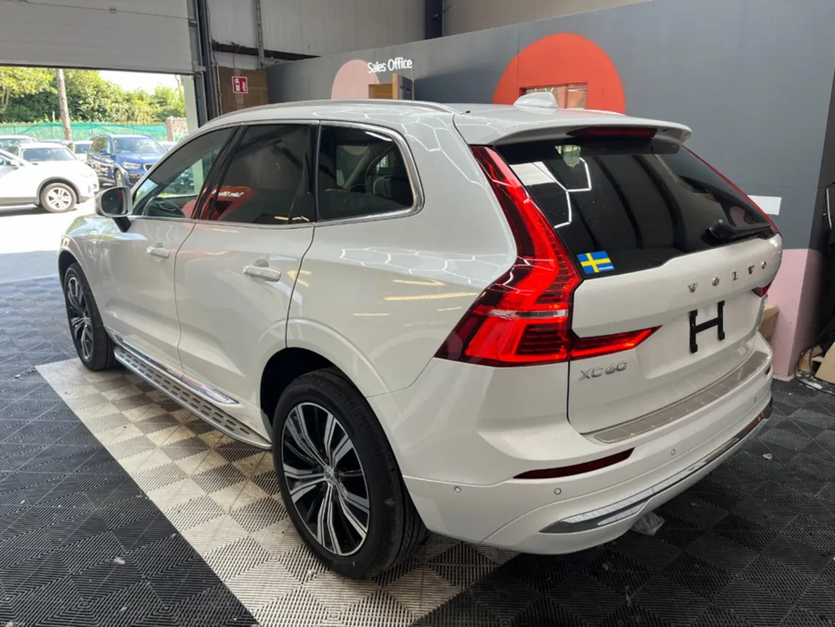 Volvo XC60 2022 VOLVO XC60 T6 PLUG-IN 2.0 AUTOMATI - Image 3